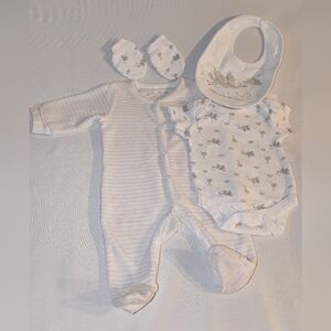 Charming "Welcome To The World" Set